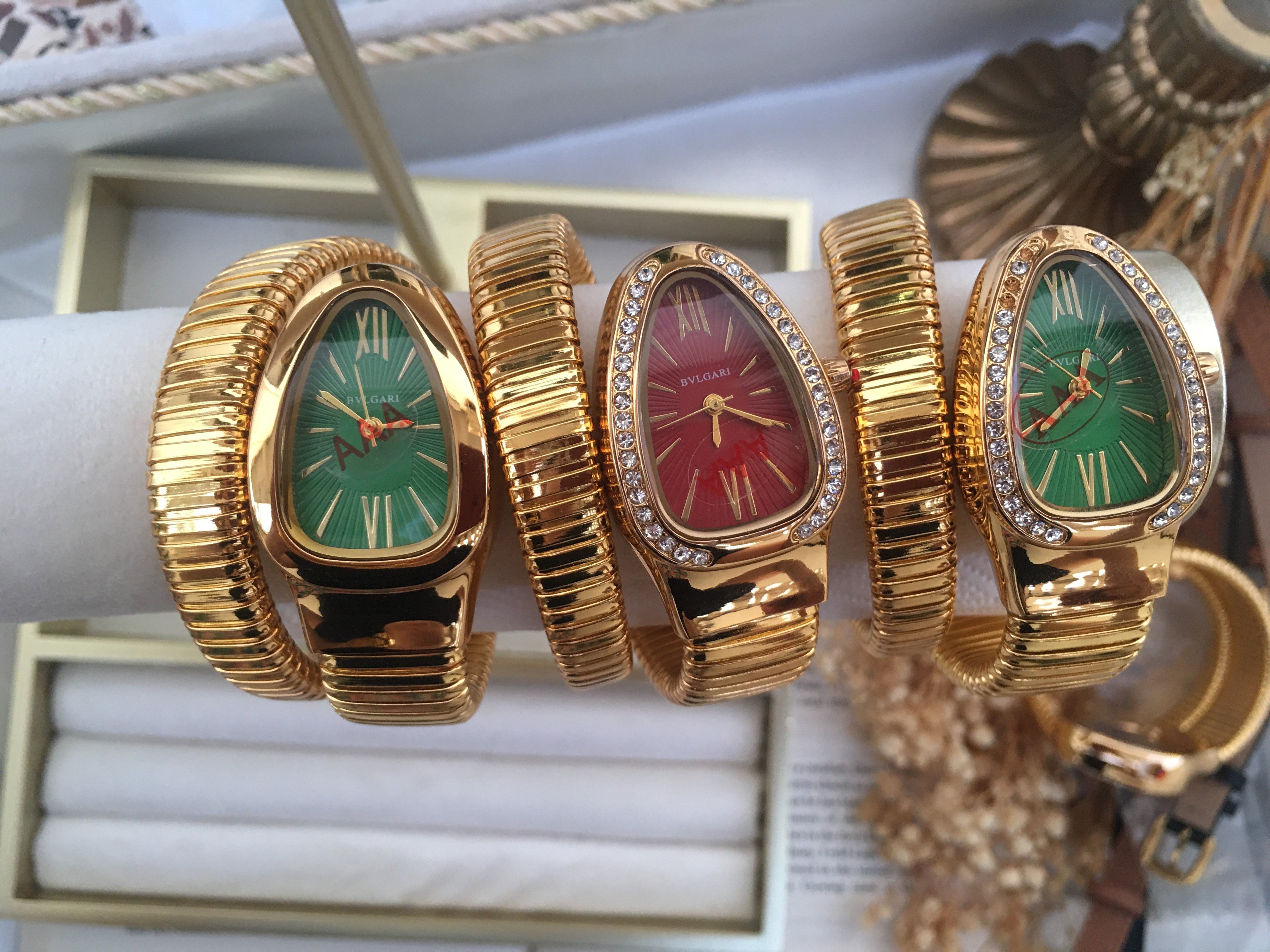 Montre BVLGARI Serpentine avec et sans strass