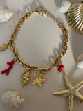 Gourmette “Trésors de la Mer” – Charms Dorés & Accents Corail