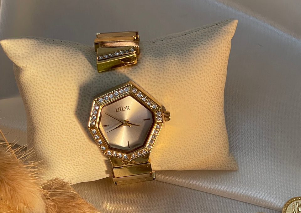 Montre Femme de Luxe – Dior à cadran pentagonal doré