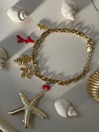 Gourmette “Trésors de la Mer” – Charms Dorés & Accents Corail