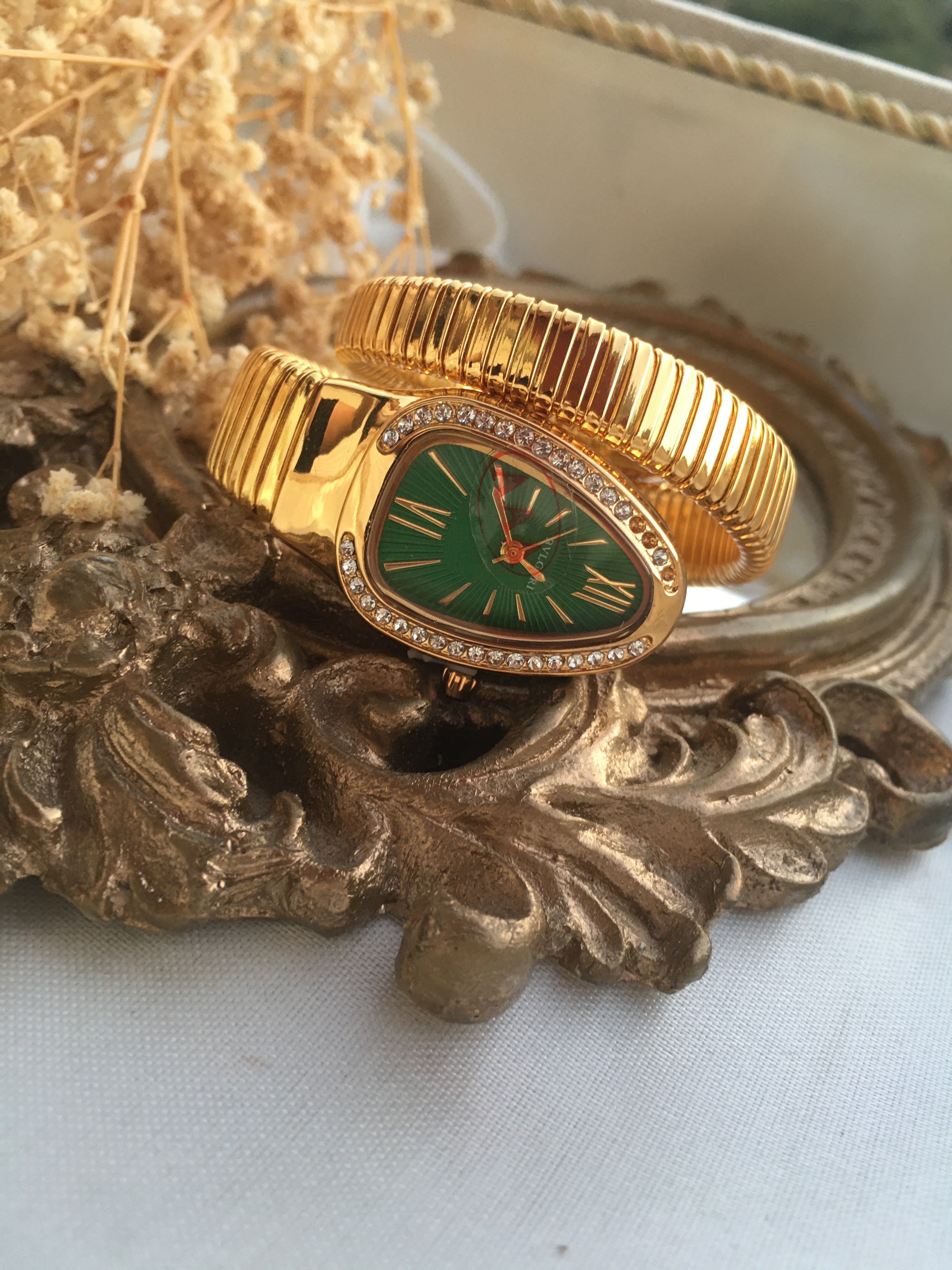 Montre BVLGARI Serpentine Émeraude avec strass