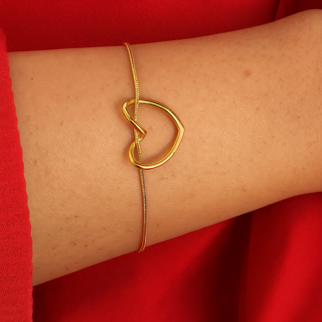 Éclat du Cœur – Parure dorée 3-en-1 (Bracelet, Collier & Boucles d’oreilles)