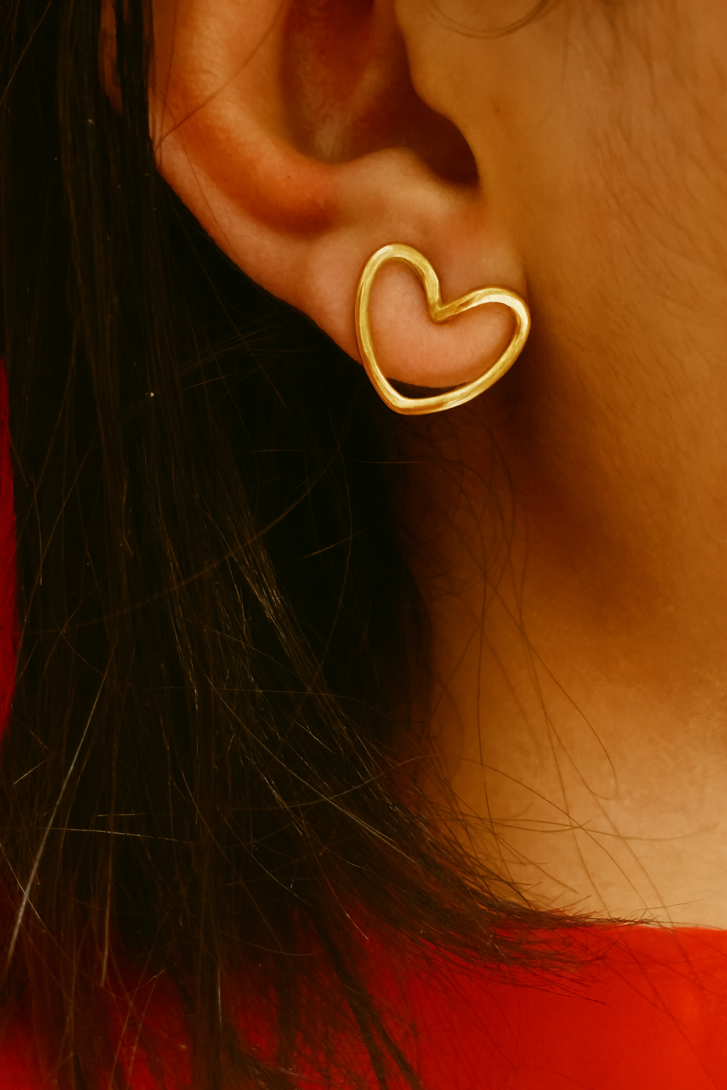 Éclat du Cœur – Parure dorée 3-en-1 (Bracelet, Collier & Boucles d’oreilles)