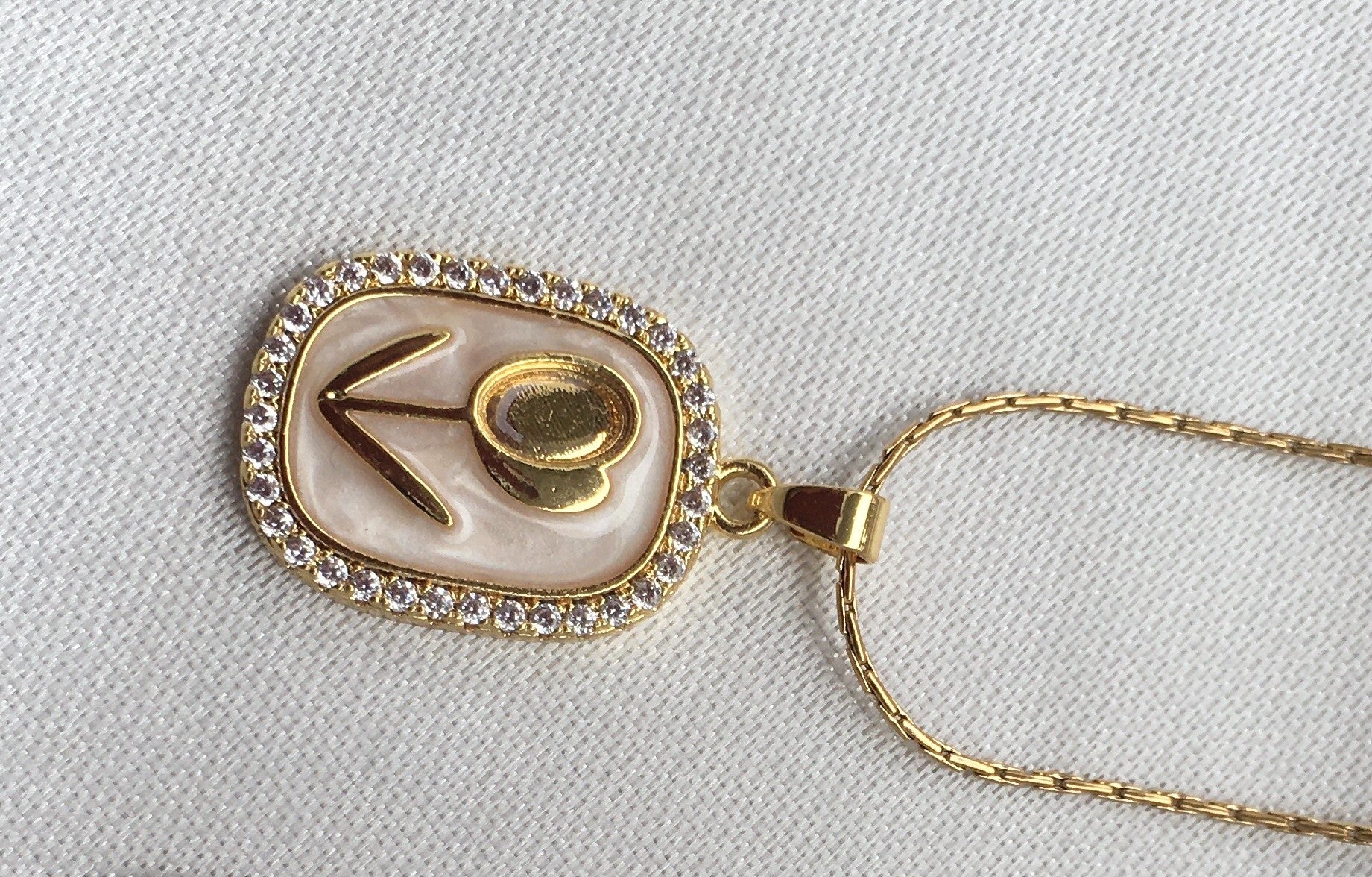 Collier Pendentif Fleur Dorée – Acier Inoxydable & Zircon