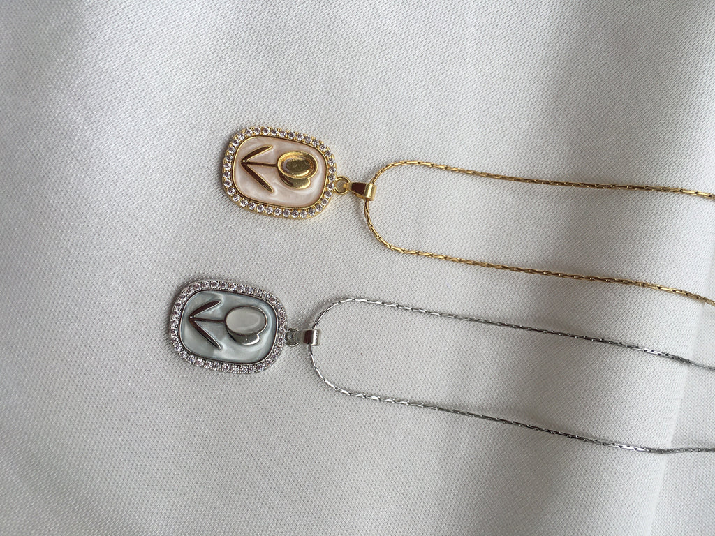 Collier Pendentif Fleur Dorée – Acier Inoxydable & Zircon