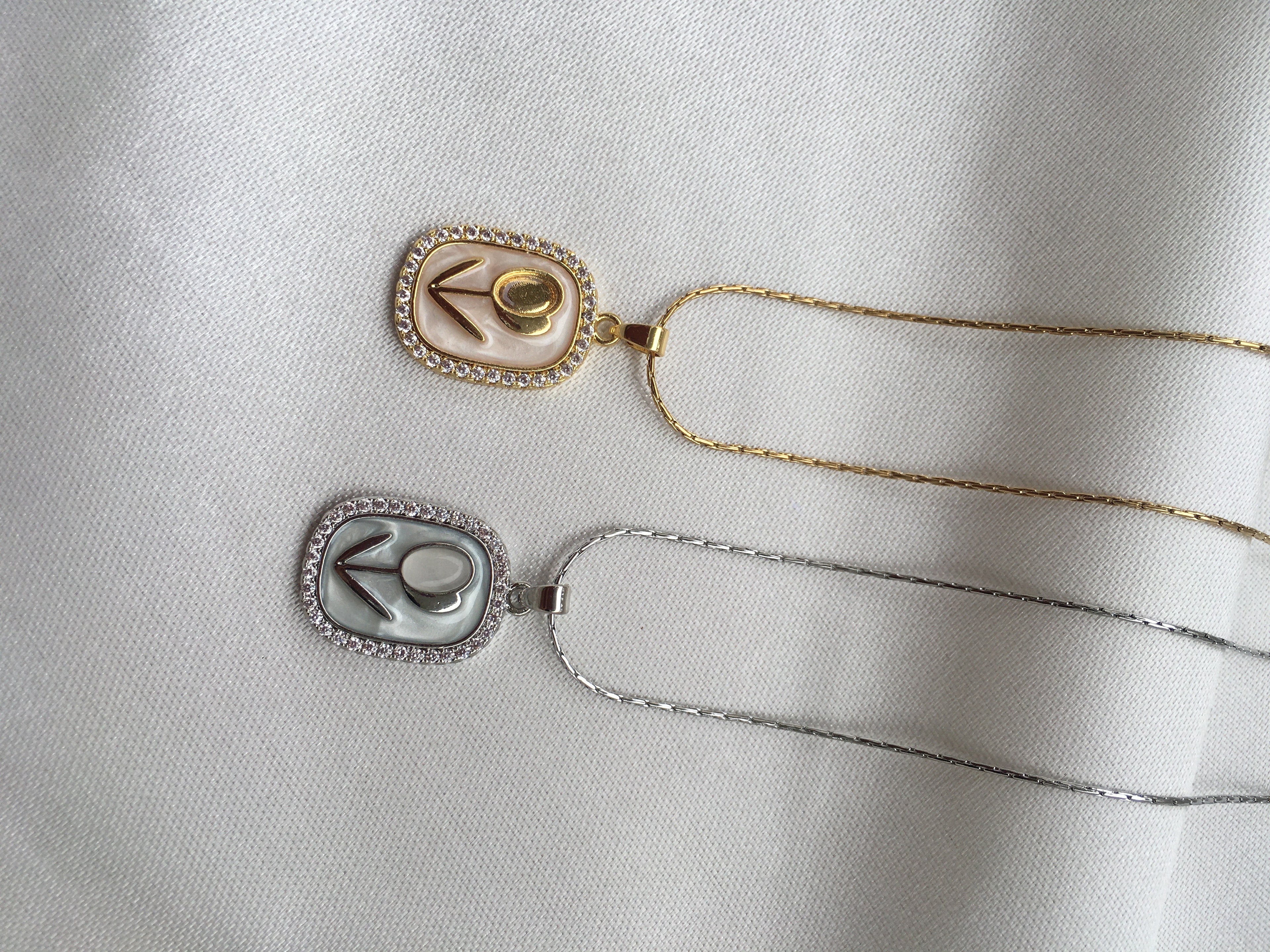 Collier Pendentif Fleur Dorée – Acier Inoxydable & Zircon