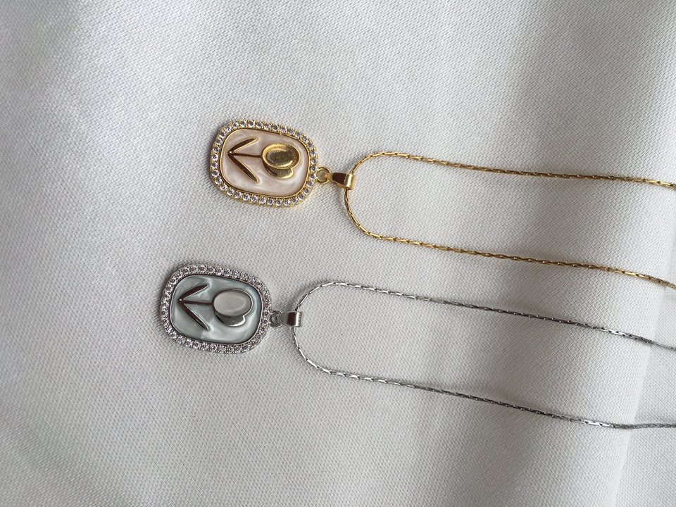 Collier Pendentif Fleur Dorée – Acier Inoxydable & Zircon