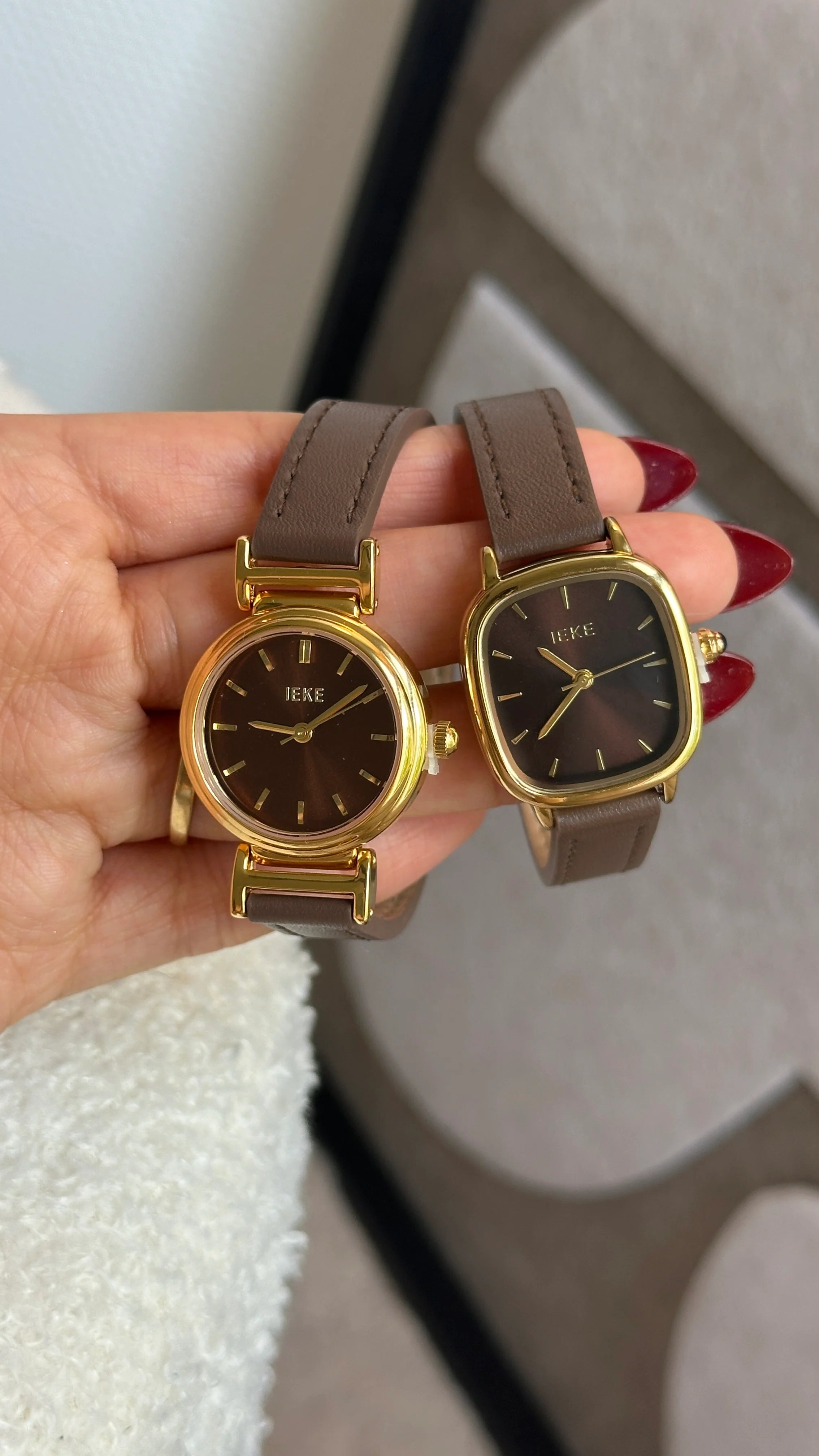 Montre IEKE originale Brunelle Elisa choco au poignet - Rachelle Jewellery