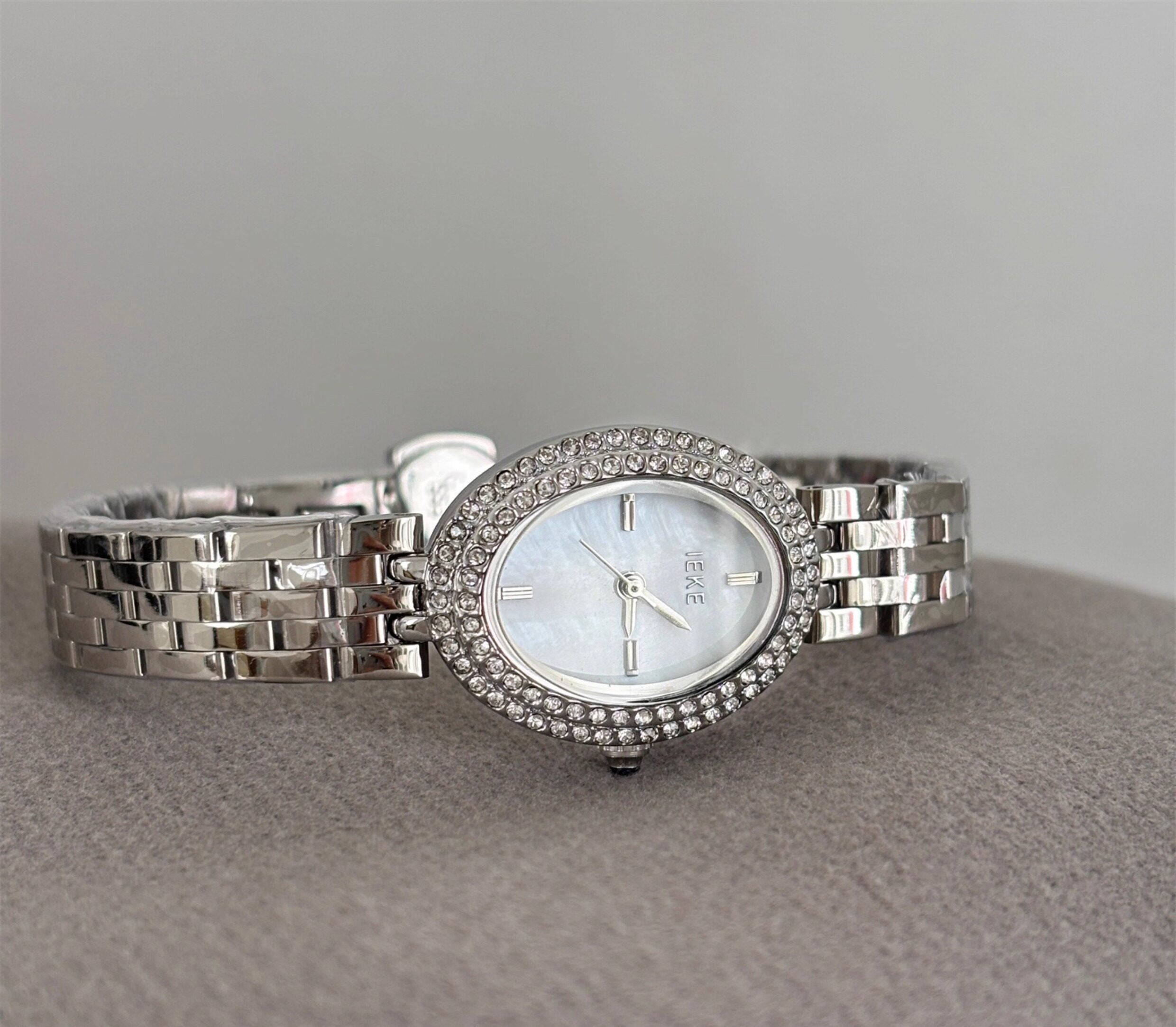 Montre IEKE Celina – Bracelet Acier & Cadran Strass